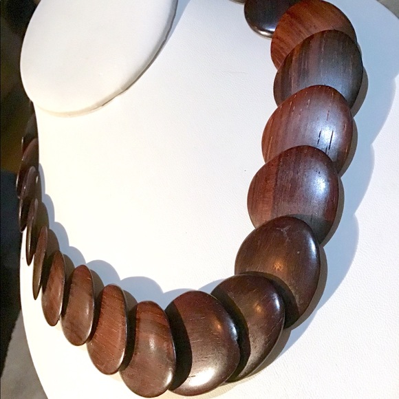🌺Rare Vintage Wood Disc Necklace - Picture 4 of 7